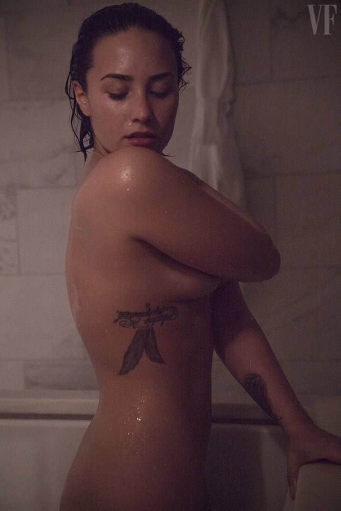 Demi Lovato Nude But Covered Photoshoot In Vanity Fair For October 2015video Celebrities