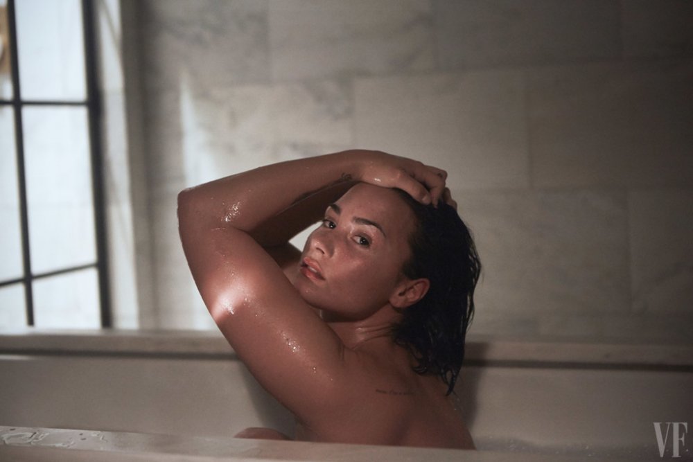 Demi Lovato Nude But Covered Photoshoot In Vanity Fair For October 2015video Celebrities